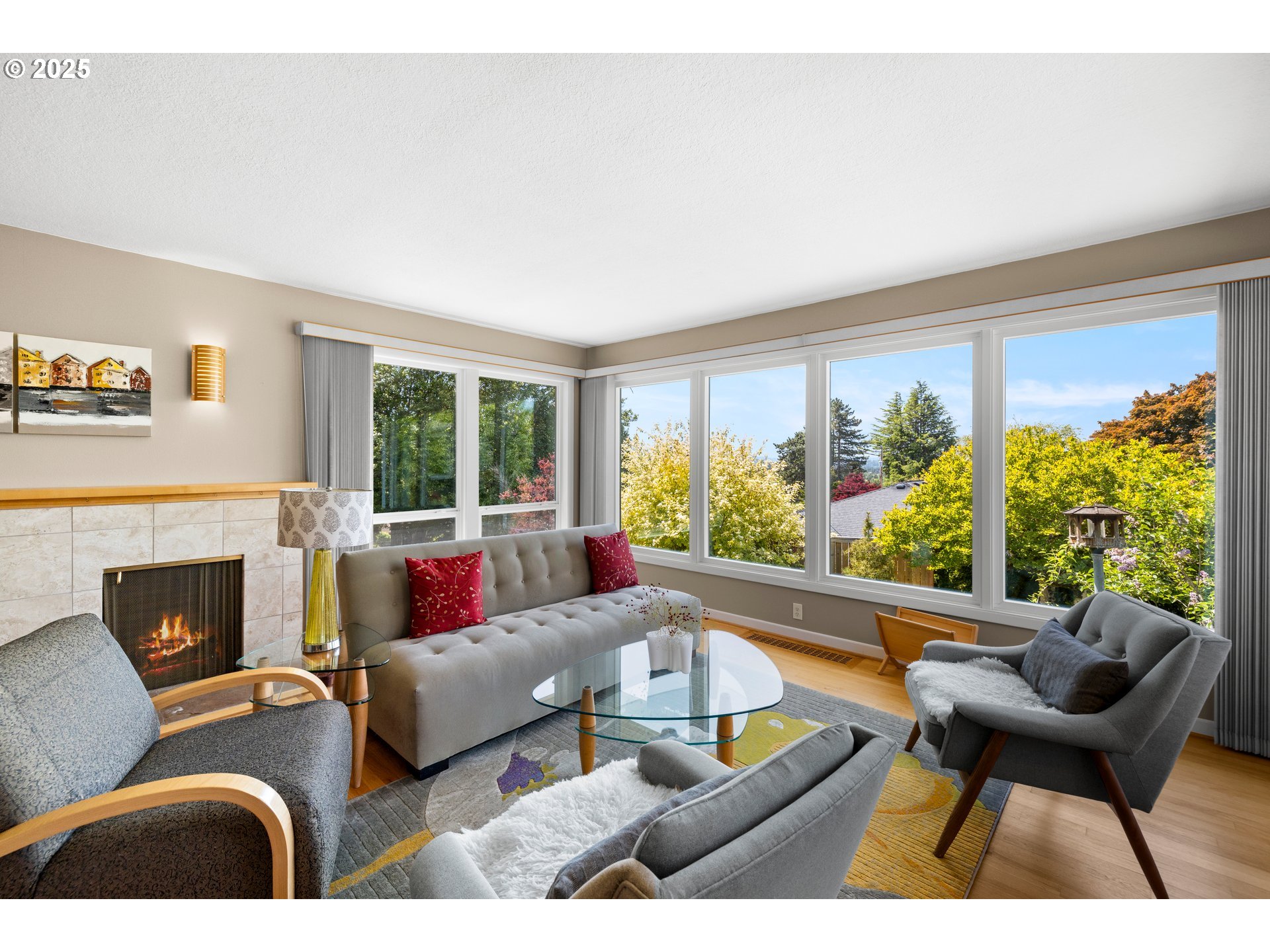 3755 Southwest Jerald Way Portland, OR 97221 - Photo 6 of 48 Living Room