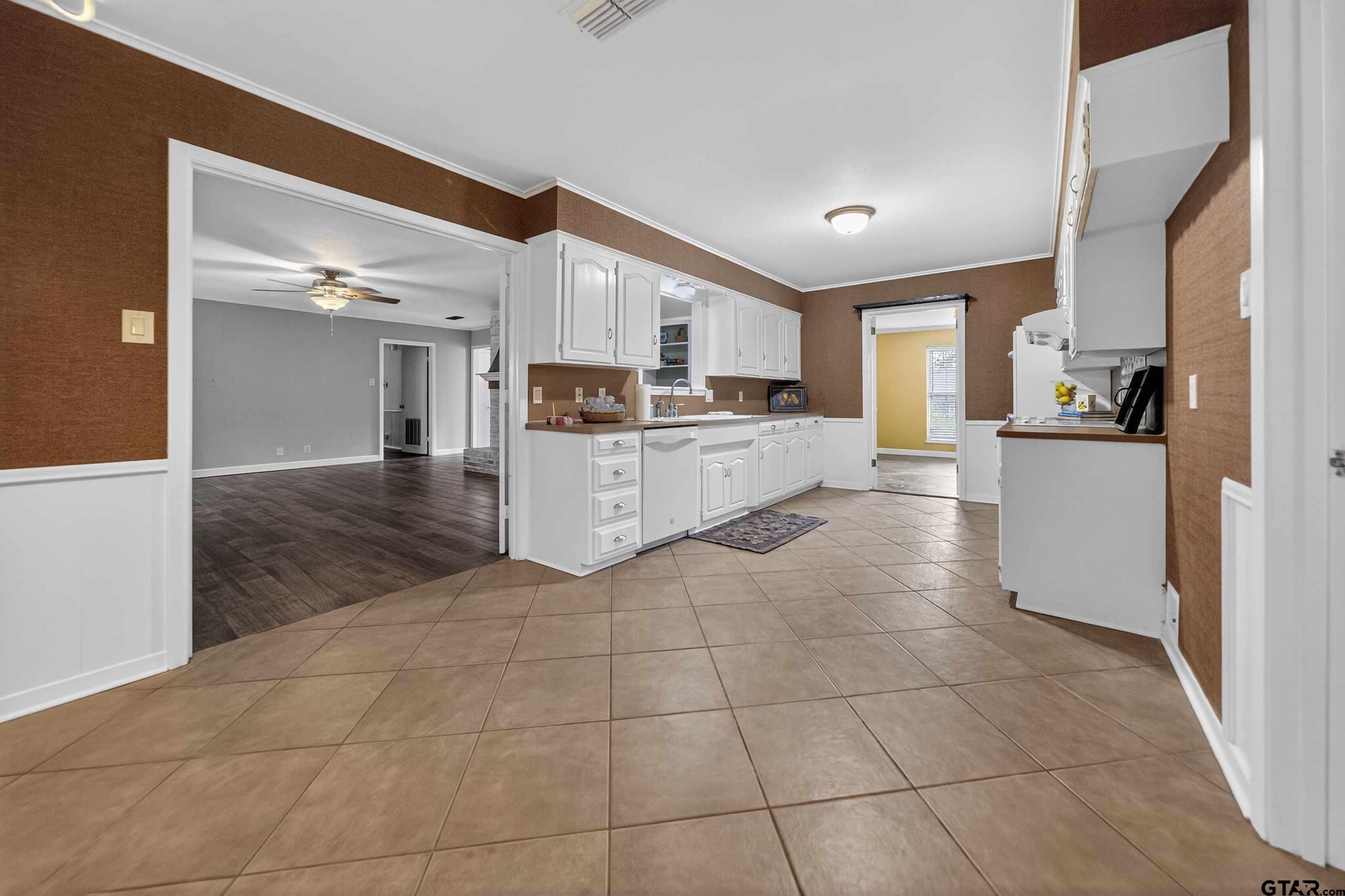 4411 Richmond Road Tyler, TX 75703 - Photo 17 of 31