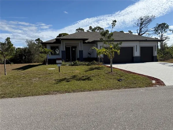 a view of a house with a yard