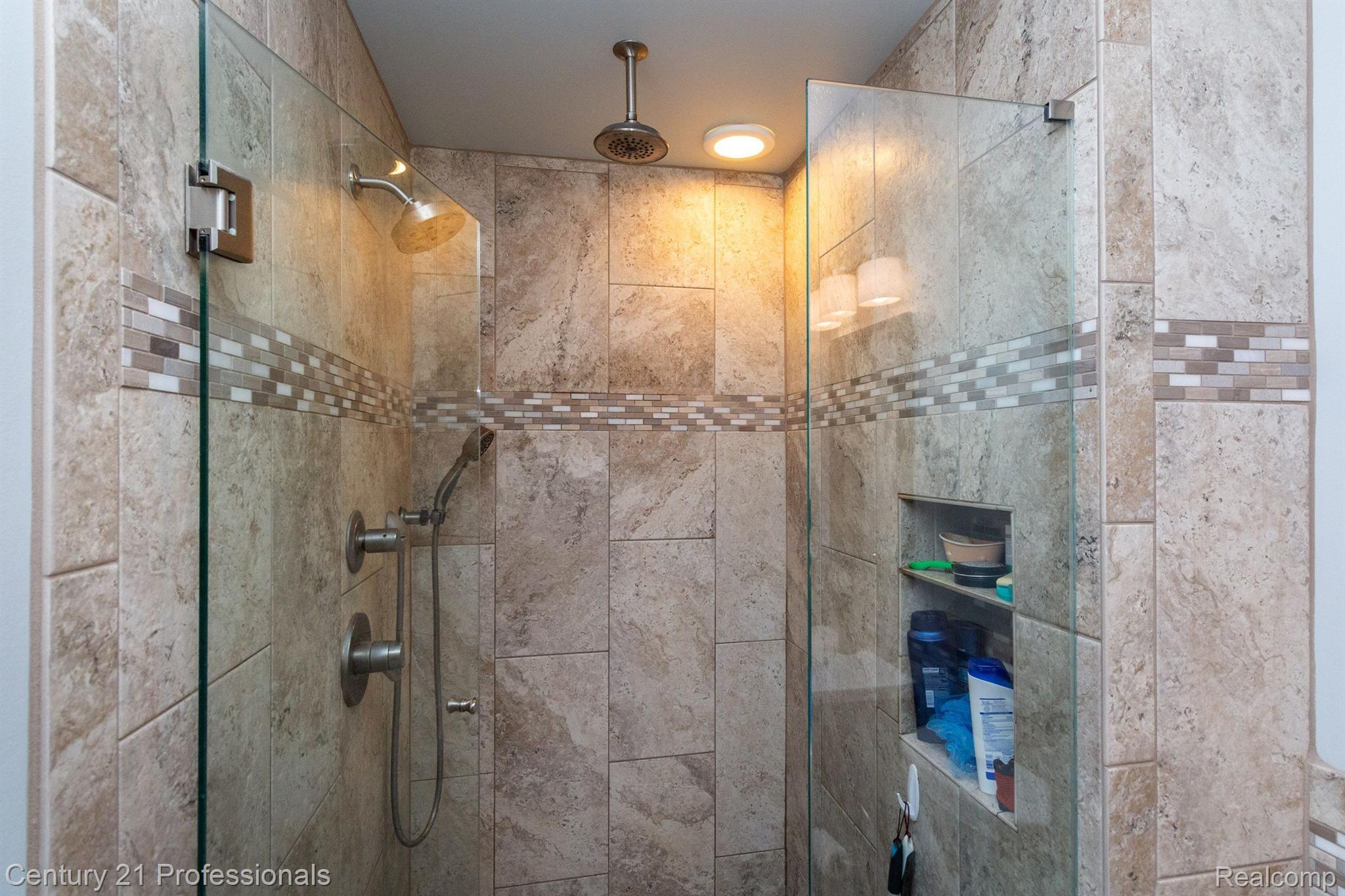 573 Lockmoore Court Rochester, MI 48307 - Photo 22 of 59 Gallery Image 22