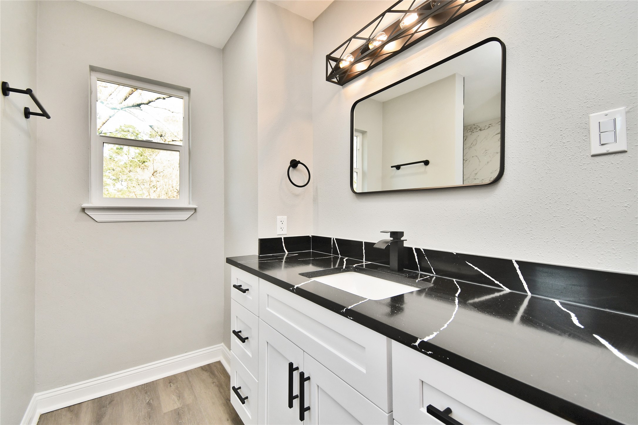 2035 Round Spring Drive Houston, TX 77339 - Photo 17 of 33 Bathroom 2