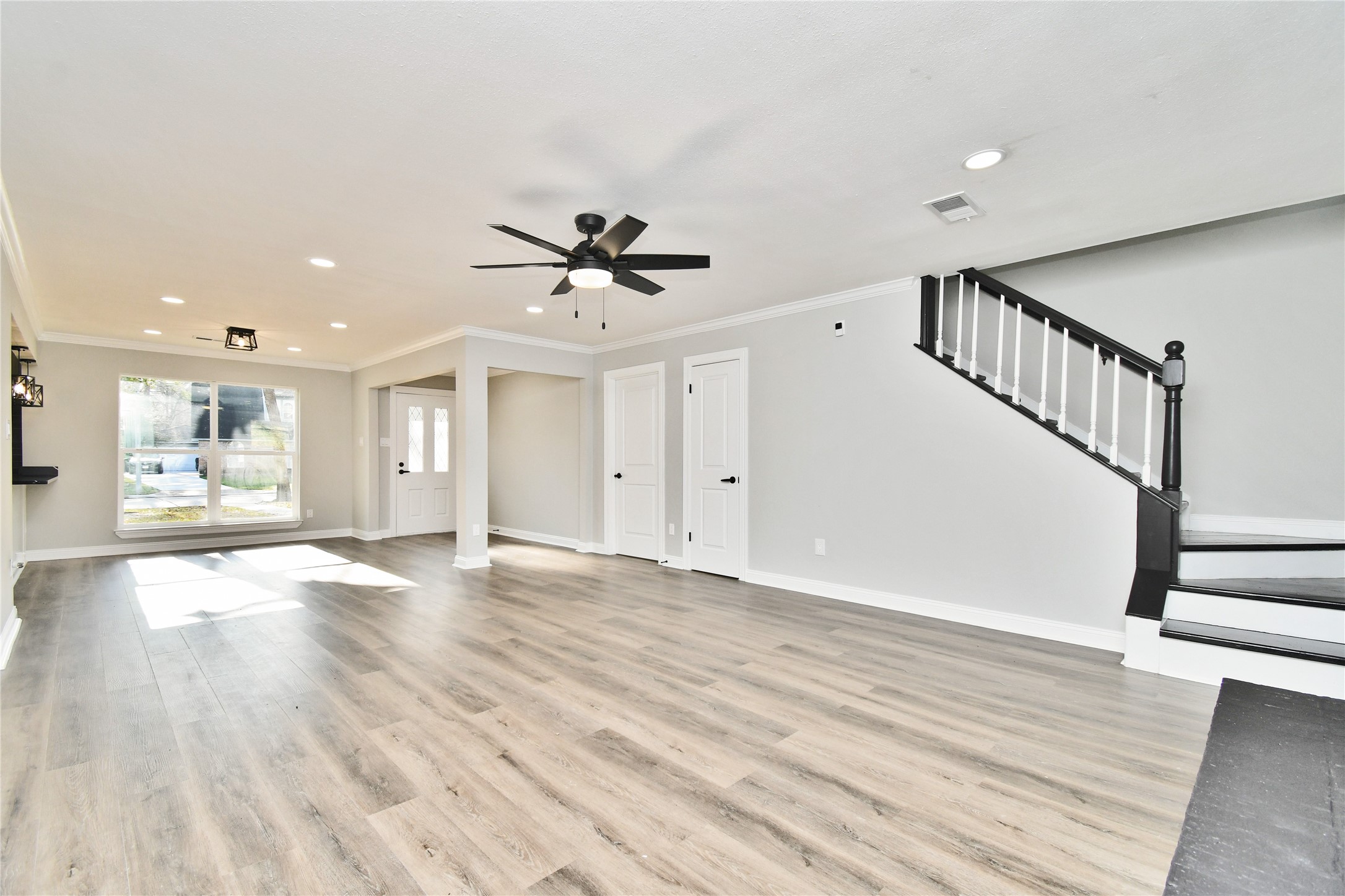 2035 Round Spring Drive Houston, TX 77339 - Photo 23 of 33 Kitchen/Living Room