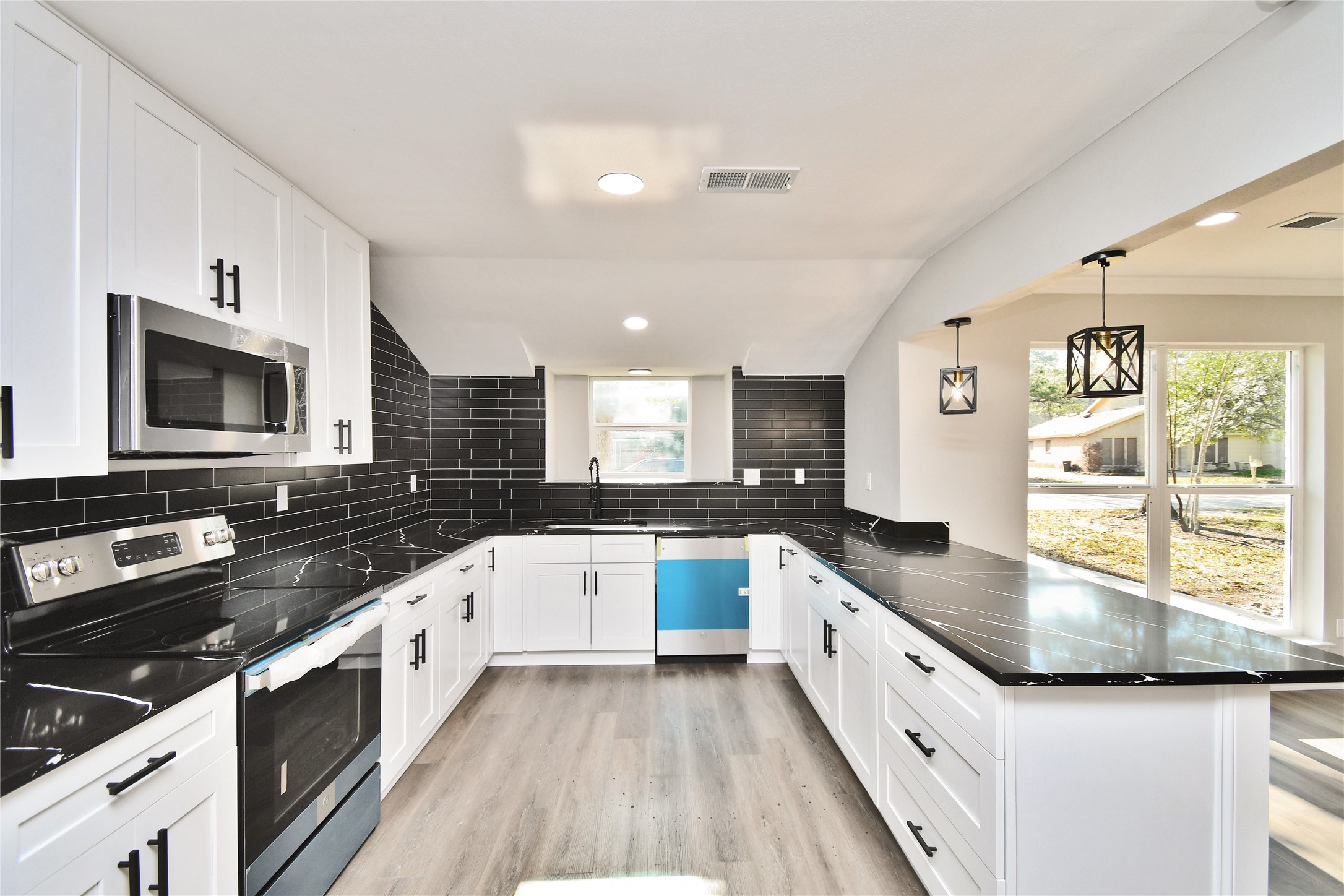 2035 Round Spring Drive Houston, TX 77339 - Photo 6 of 33 Kitchen