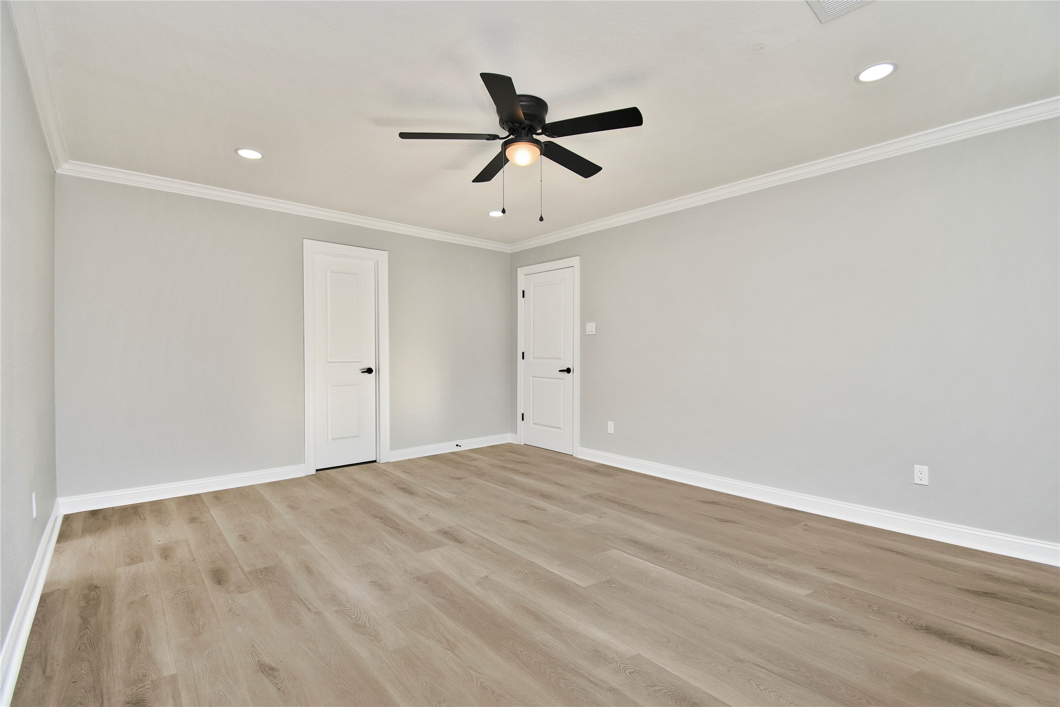 2035 Round Spring Drive Houston, TX 77339 - Photo 7 of 33 Primary Bedroom