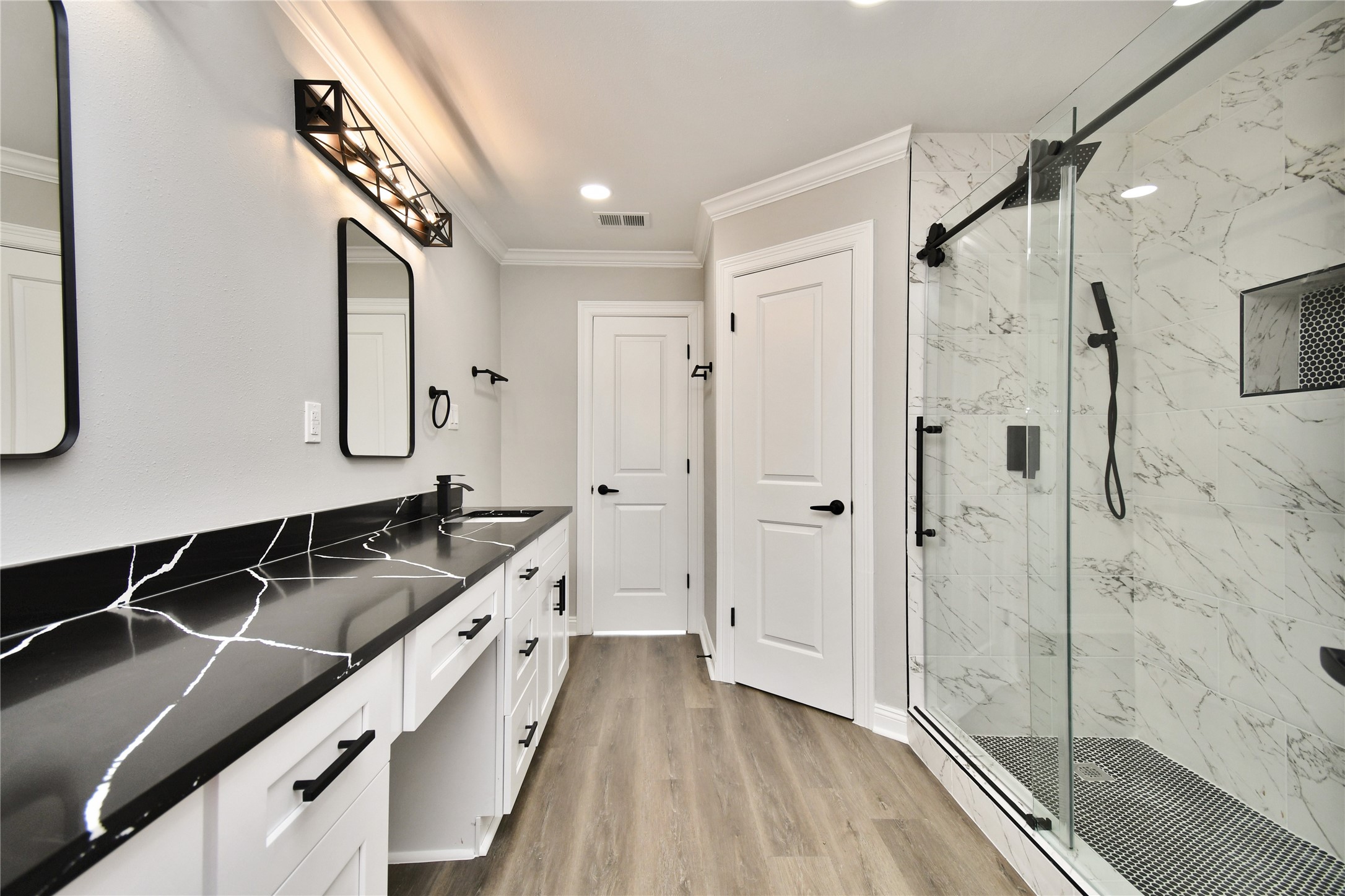 2035 Round Spring Drive Houston, TX 77339 - Photo 9 of 33 Primary Bathroom