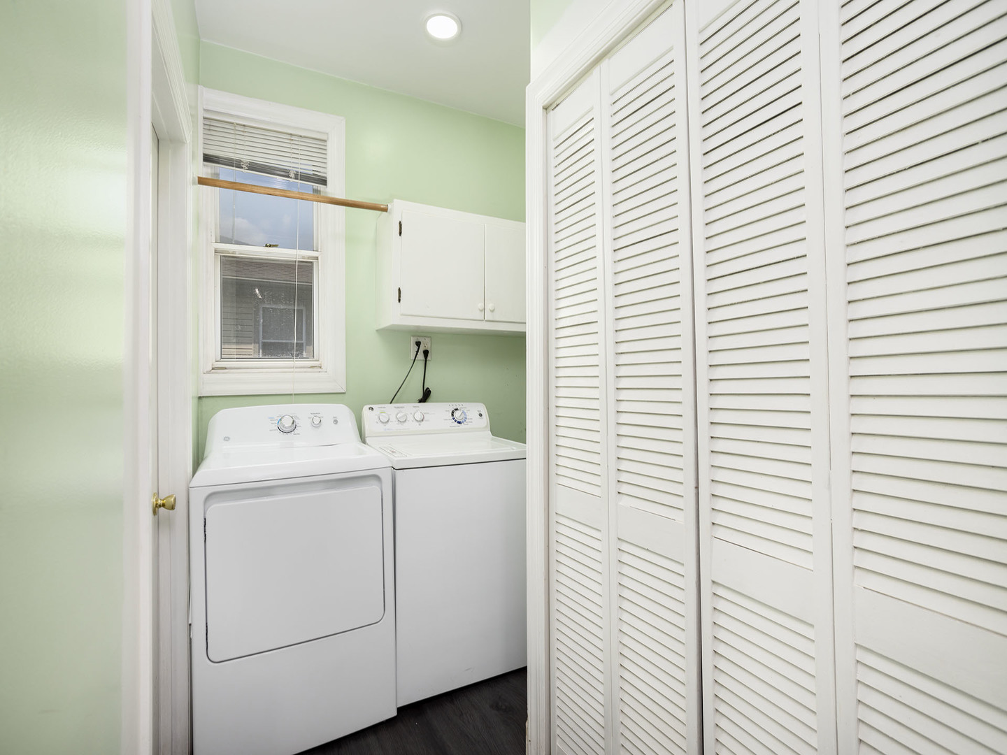 17836 Wildwood Avenue Lansing, IL 60438 - Photo 12 of 22 a utility room with dryer and washer