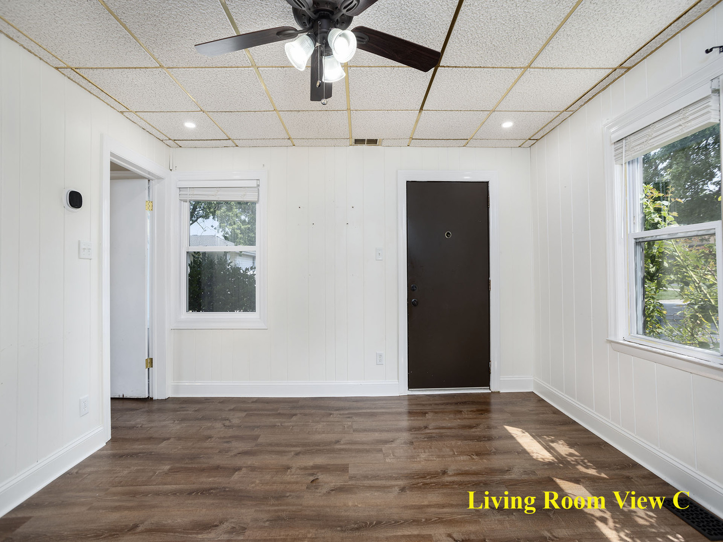 17836 Wildwood Avenue Lansing, IL 60438 - Photo 7 of 22 a view of an empty room with a window