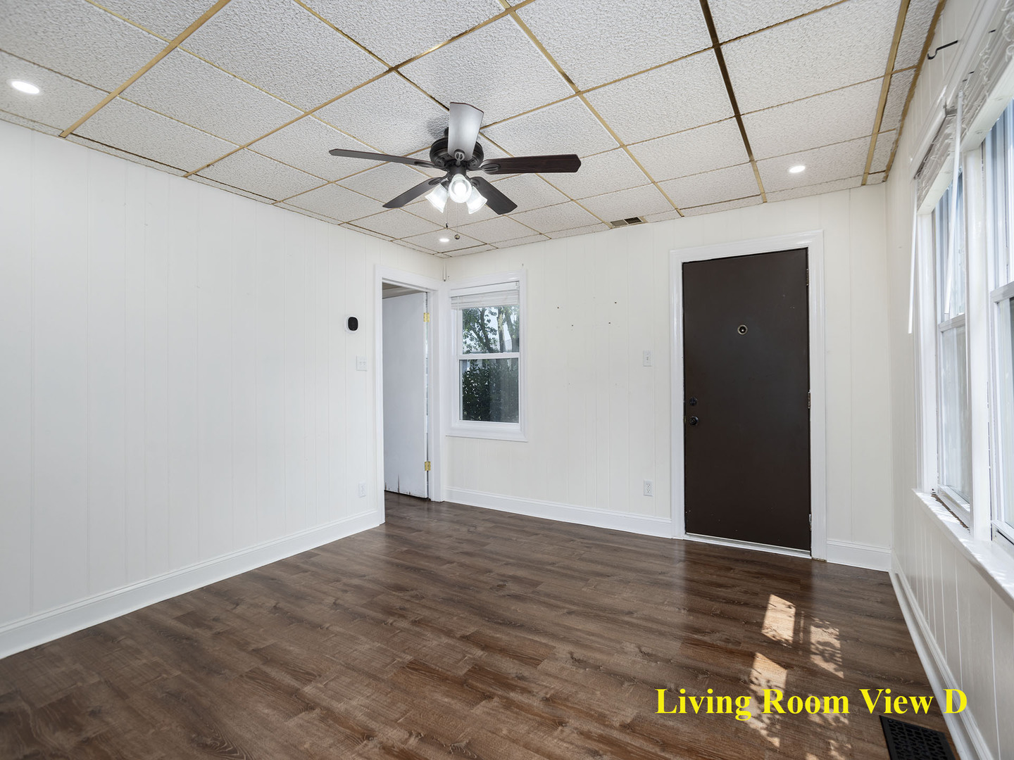 17836 Wildwood Avenue Lansing, IL 60438 - Photo 8 of 22 a view of an empty room with a window