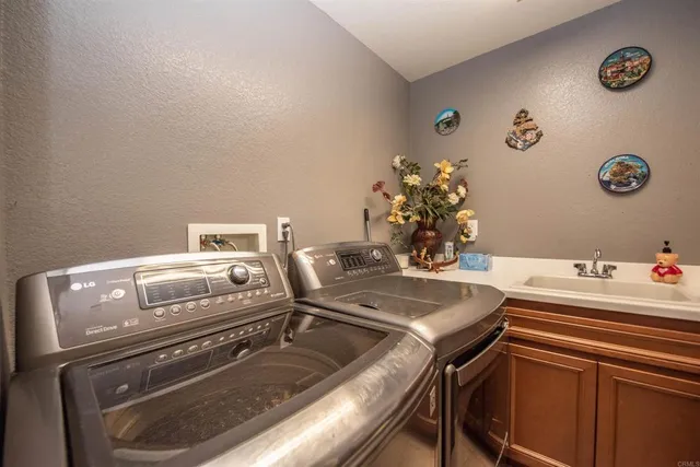 $1,149,000 | 2402 Honeybell Lane, Escondido, CA 92027