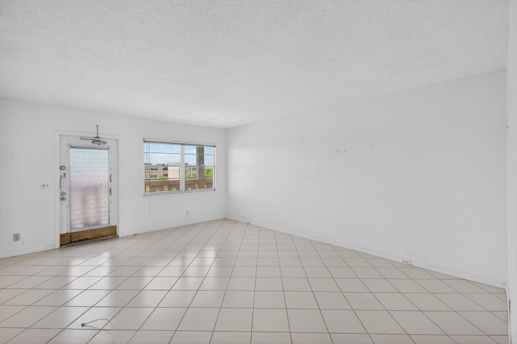 4059 Guildford East Boca Raton, FL 33434 - Photo 12 of 101 14-web-or-mls-DSC_7925