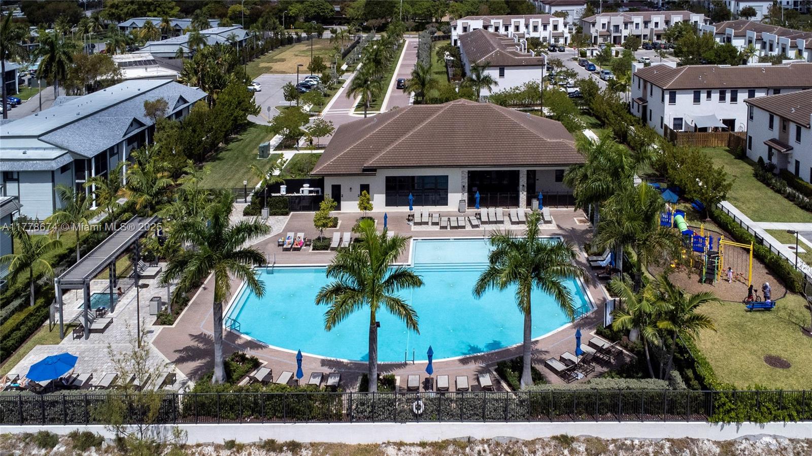 California Club Miami, FL 33179 - Photo 37 of 40