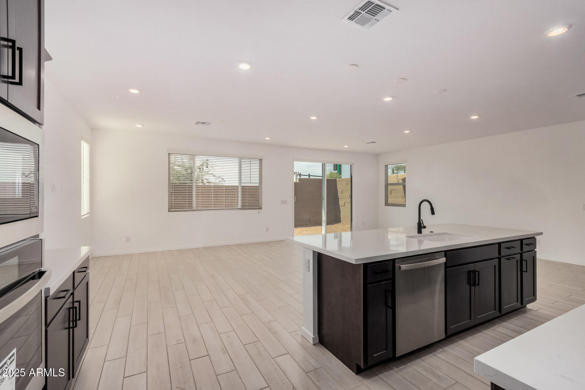 2482 West Rowel Road Phoenix, AZ 85085 - Photo 8 of 35 10 Rowel