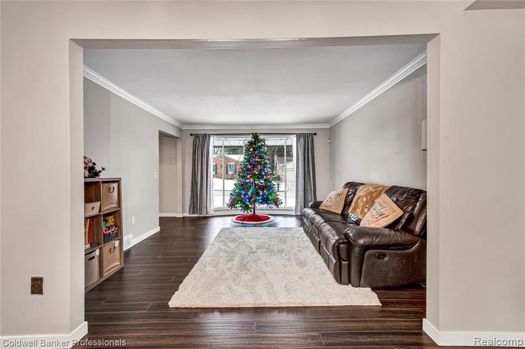 433 Lake Forest Road Rochester Hills, MI 48309 - Photo 13 of 38