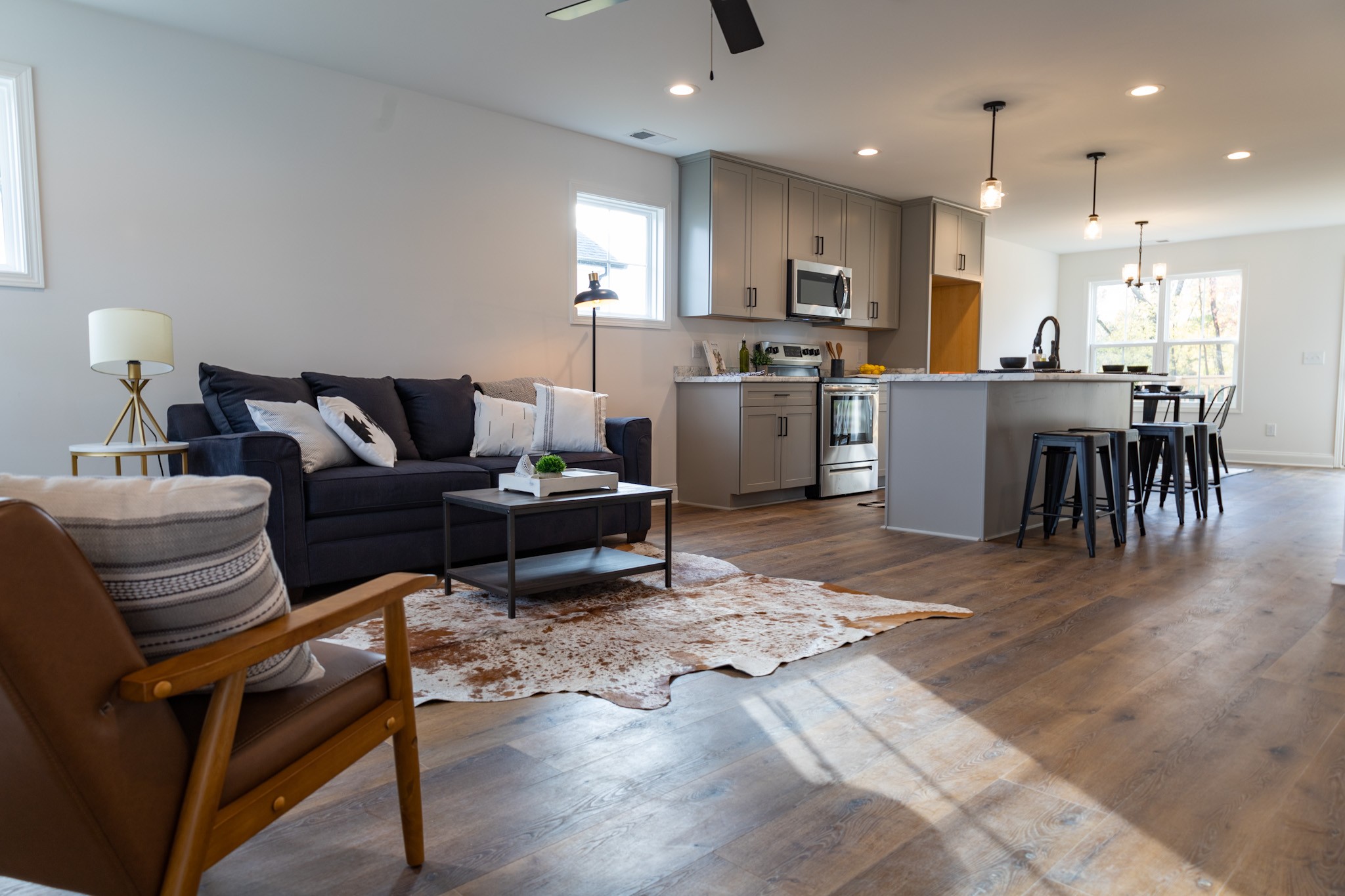 362 Baldwin Lane Springfield, TN 37172 - Photo 2 of 15 a living room with furniture and kitchen view