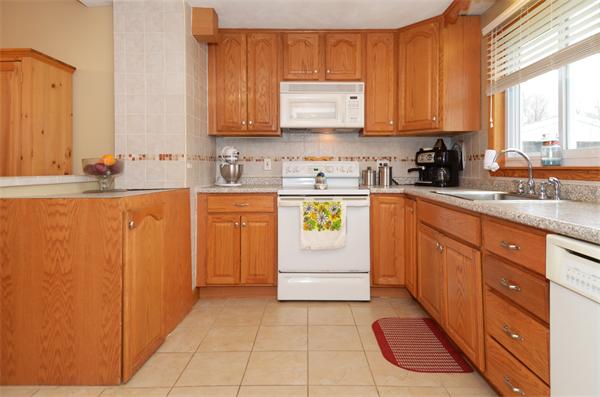 12 Andover Road Beverly, MA 01915 - Photo 3 of 20 Gallery Image 3