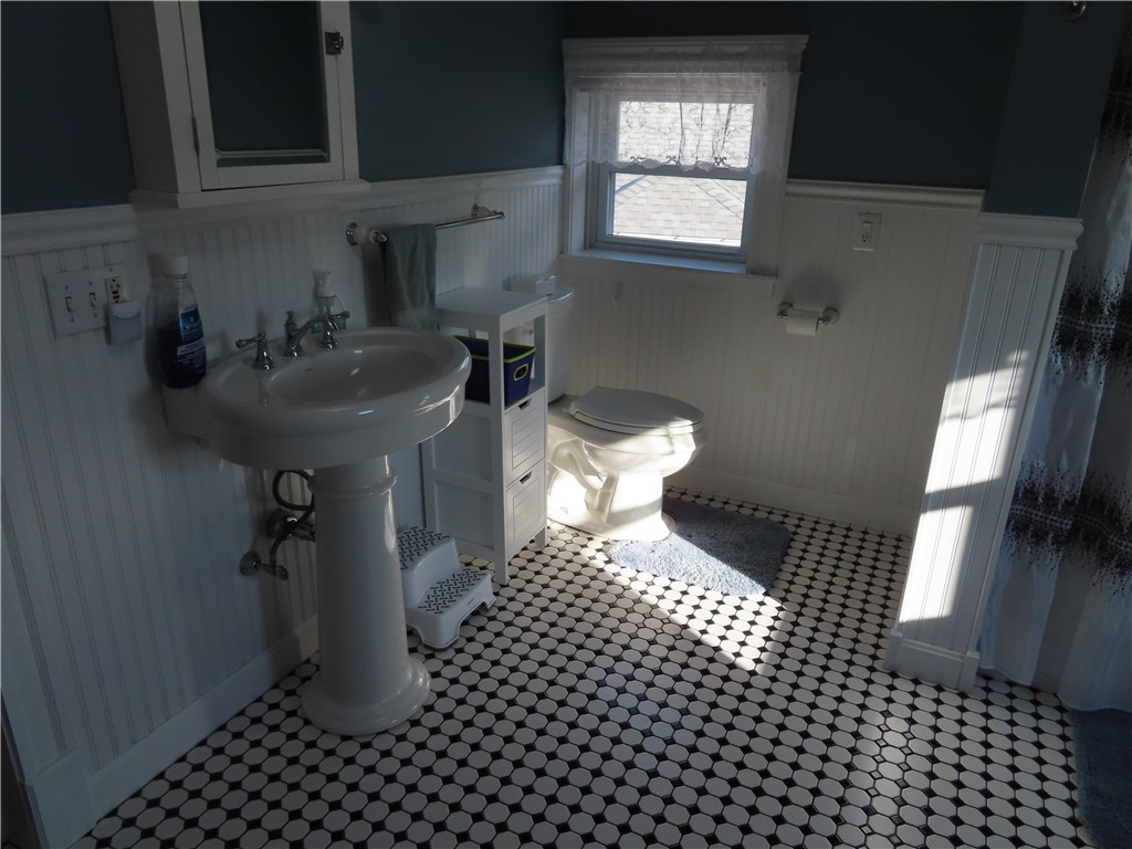 15 Crescent Road Pawtucket, RI 02861 - Photo 19 of 29