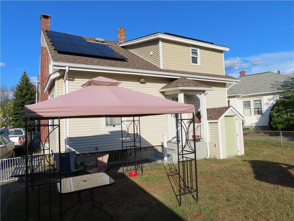 15 Crescent Road Pawtucket, RI 02861 - Photo 2 of 29