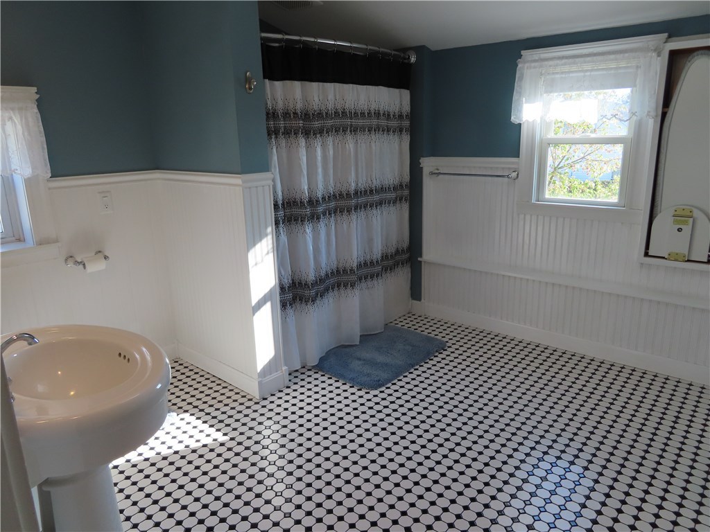 15 Crescent Road Pawtucket, RI 02861 - Photo 21 of 29