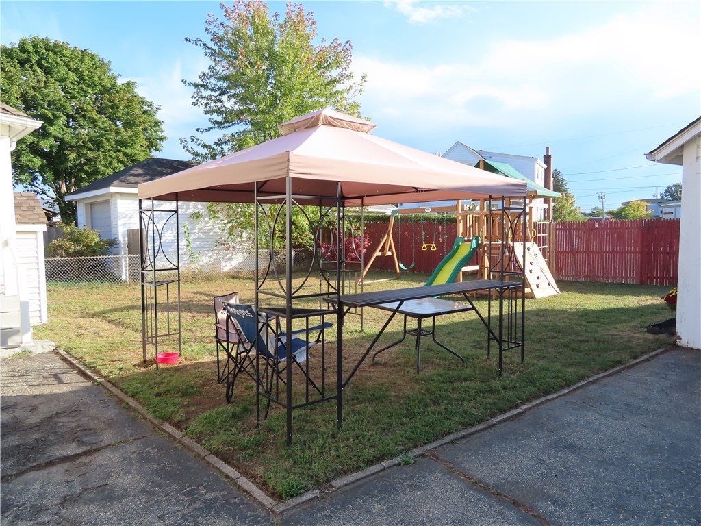 15 Crescent Road Pawtucket, RI 02861 - Photo 3 of 29