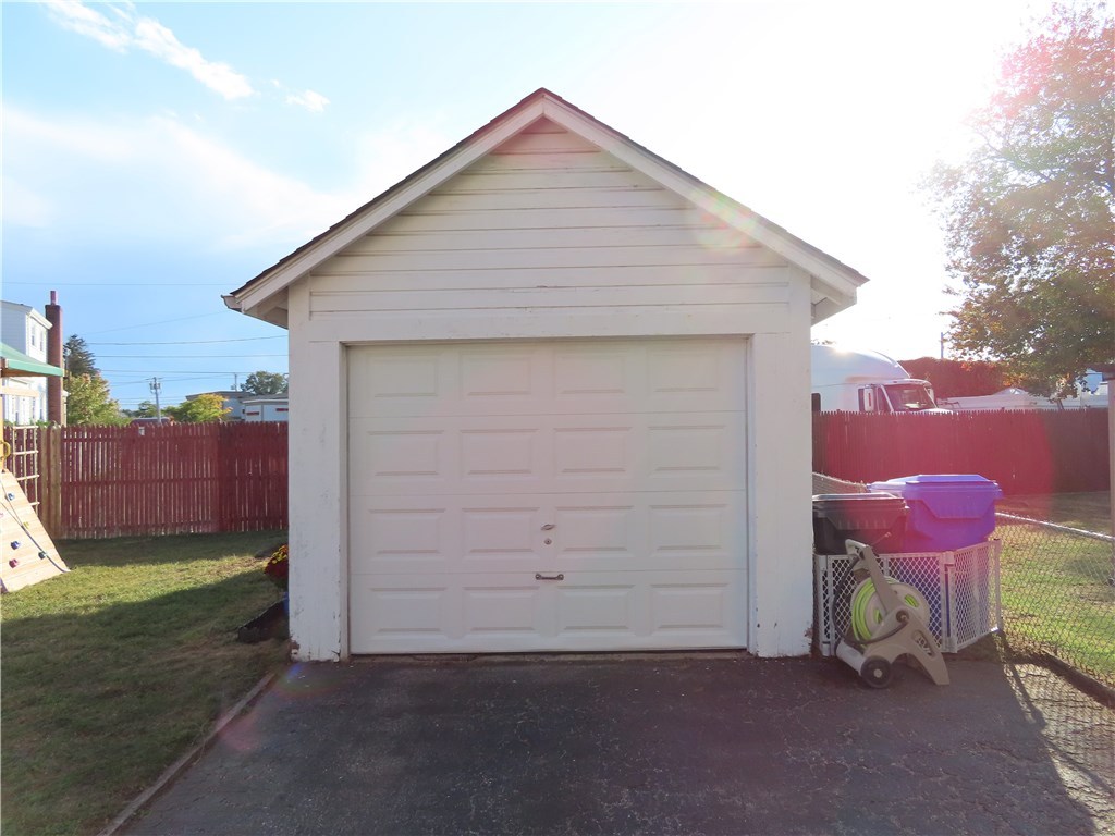 15 Crescent Road Pawtucket, RI 02861 - Photo 4 of 29