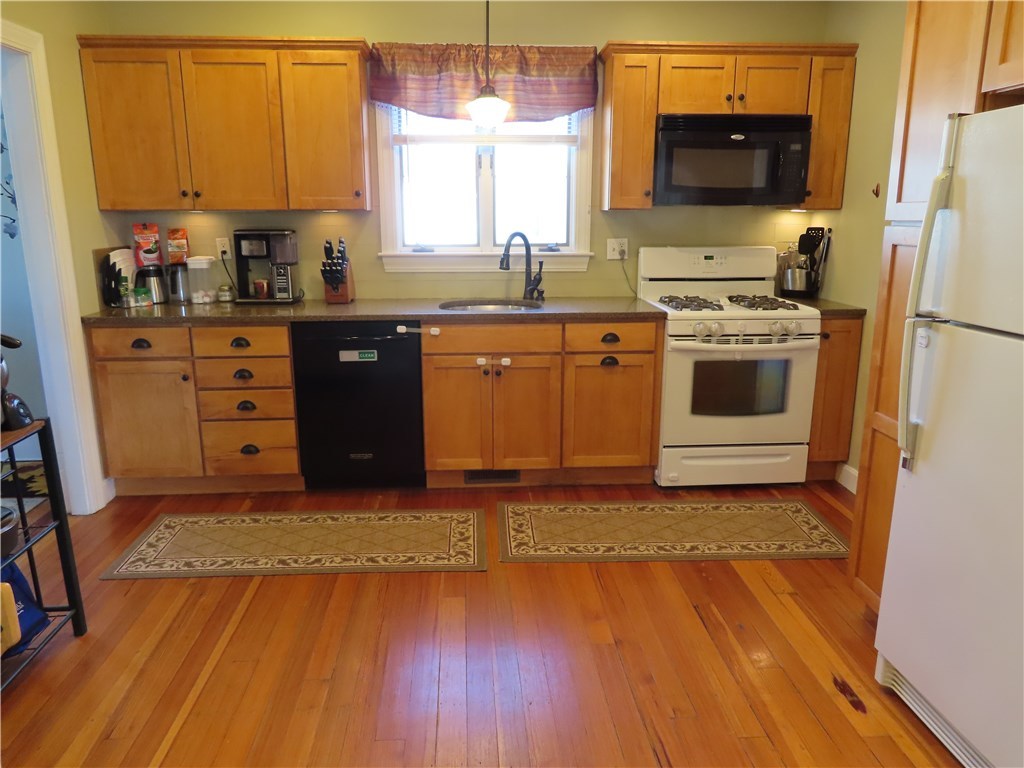 15 Crescent Road Pawtucket, RI 02861 - Photo 5 of 29