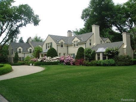 96 Vendome Road Grosse Pointe, MI 48236 - Photo 1 of 24 96 vendome exterior small
