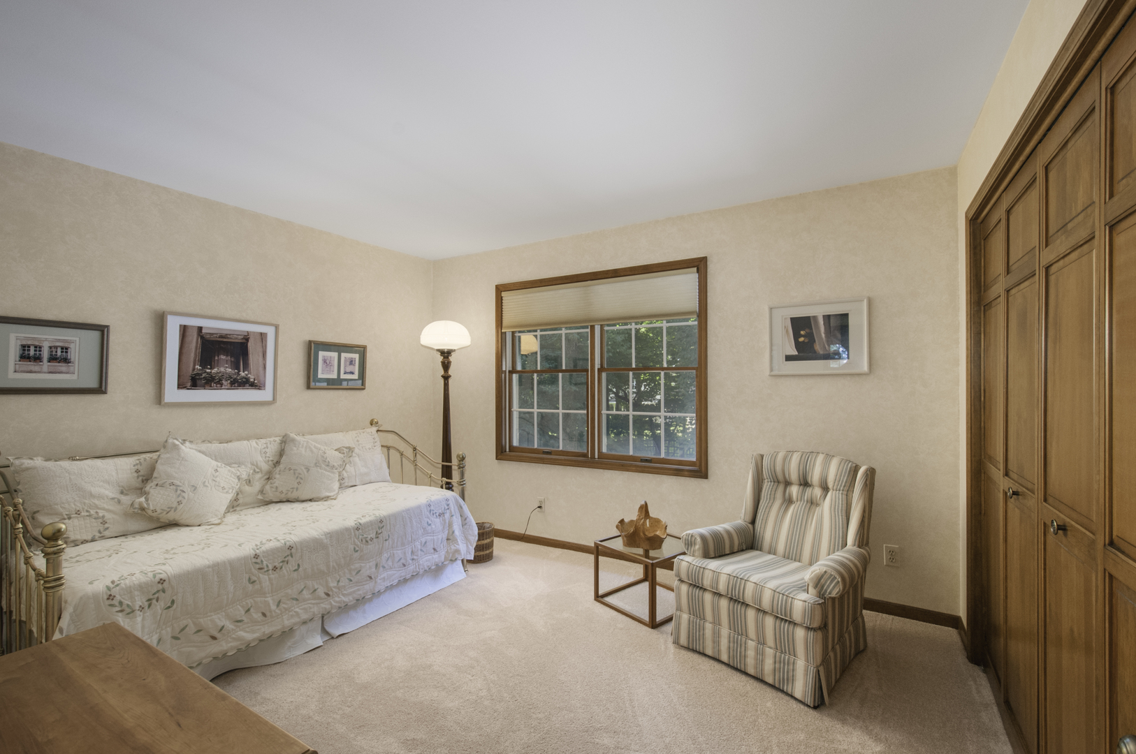 1750 Forest Ridge Road St. Charles, IL 60174 - Photo 20 of 22 a living room with furniture and a window
