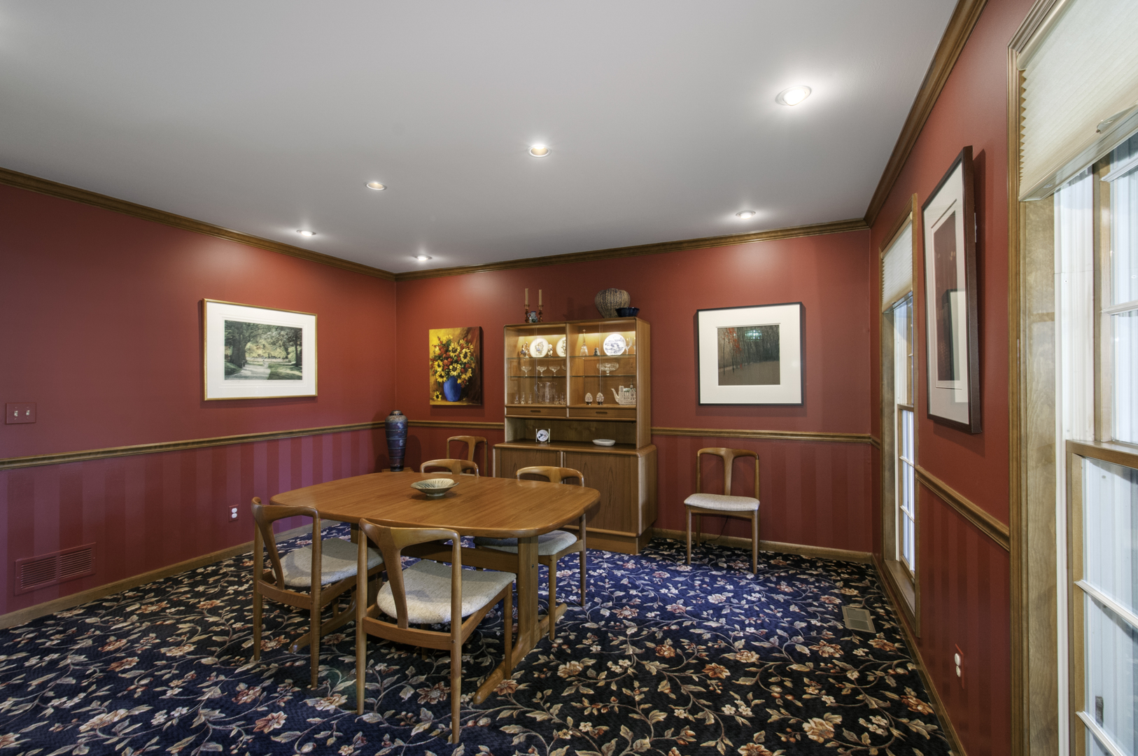 1750 Forest Ridge Road St. Charles, IL 60174 - Photo 8 of 22 a dining room with furniture and window