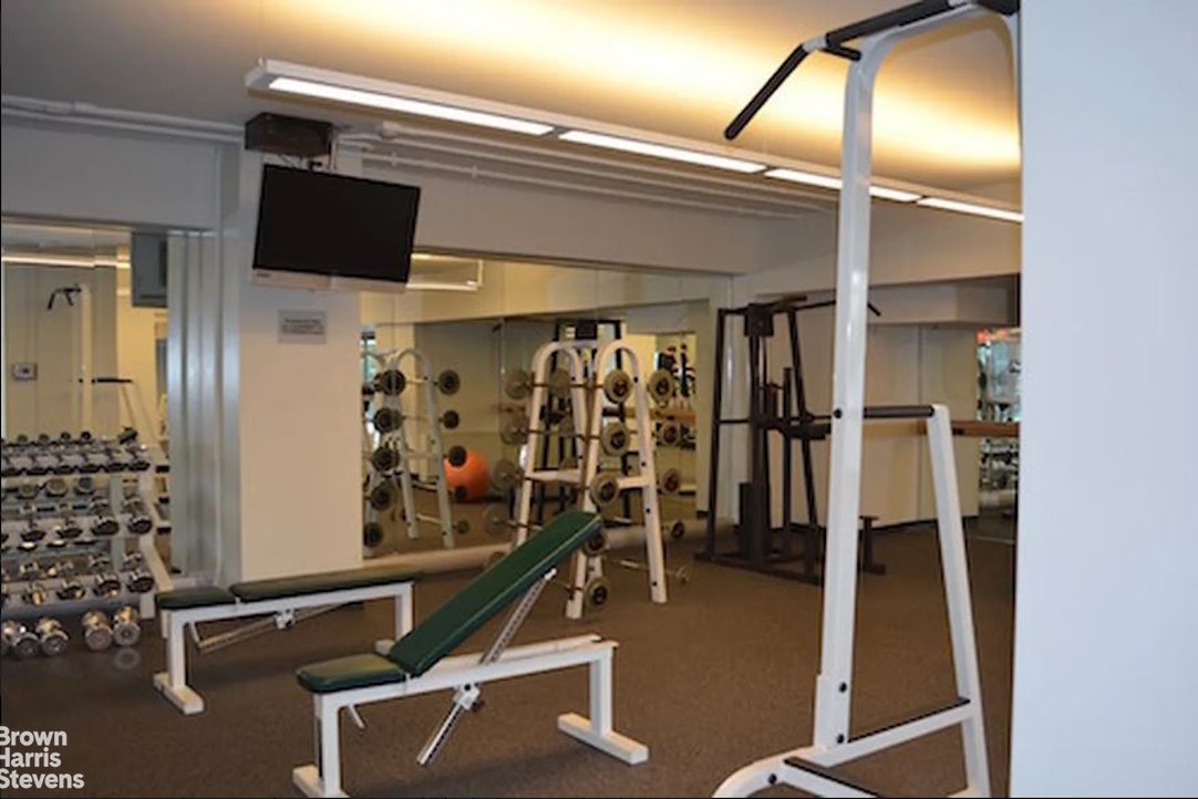 2500 Johnson Avenue, Unit 9P Bronx, NY 10463 - Photo 17 of 21 a room with gym equipment