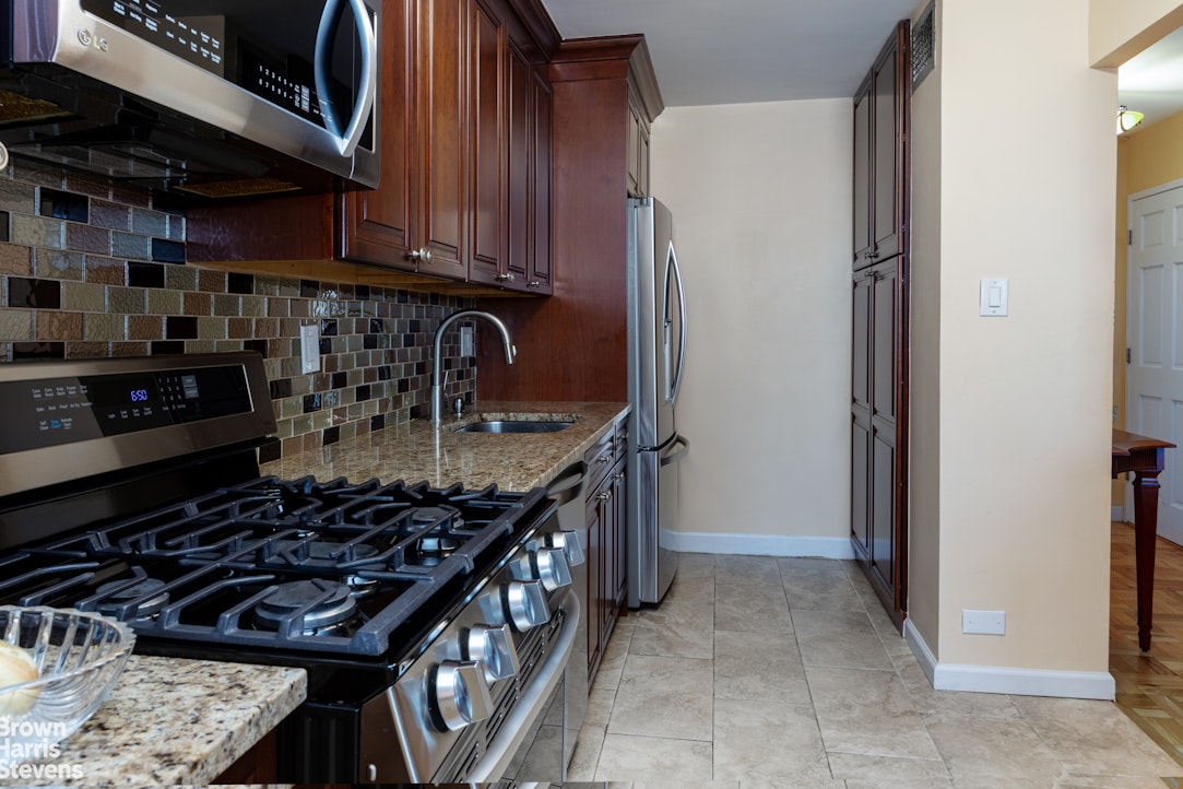 2500 Johnson Avenue, Unit 9P Bronx, NY 10463 - Photo 7 of 21 a kitchen with a stove and a refrigerator