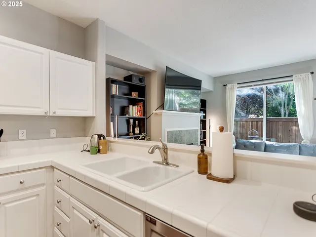 $370,000 | 6451 Southwest 208th Terrace, Beaverton, OR 97078