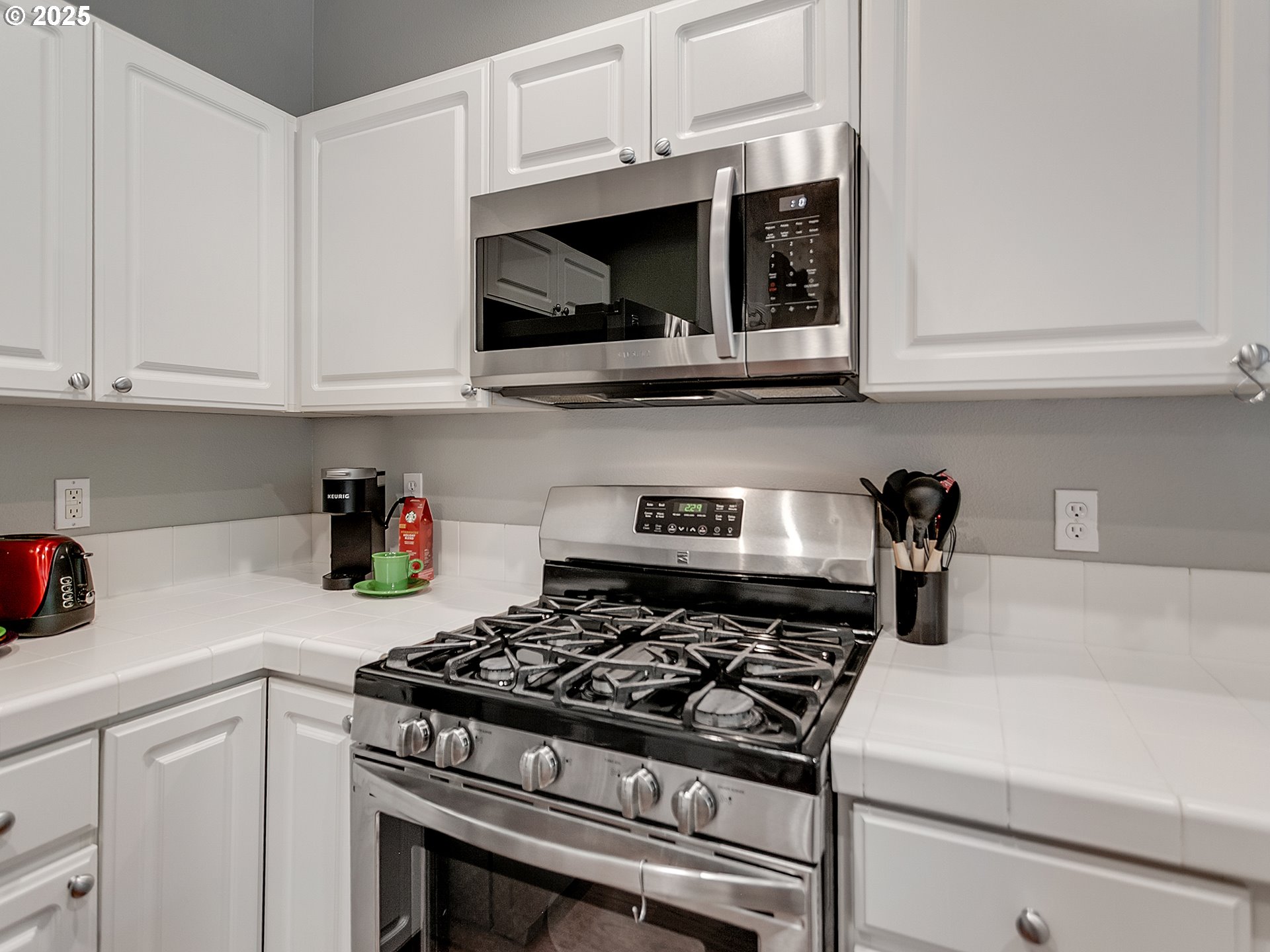 6451 Southwest 208th Terrace Beaverton, OR 97078 - Photo 14 of 36