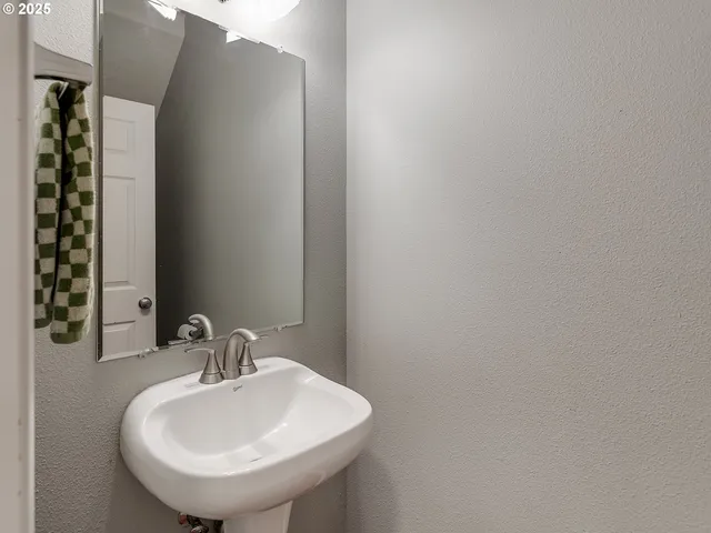 $370,000 | 6451 Southwest 208th Terrace, Beaverton, OR 97078