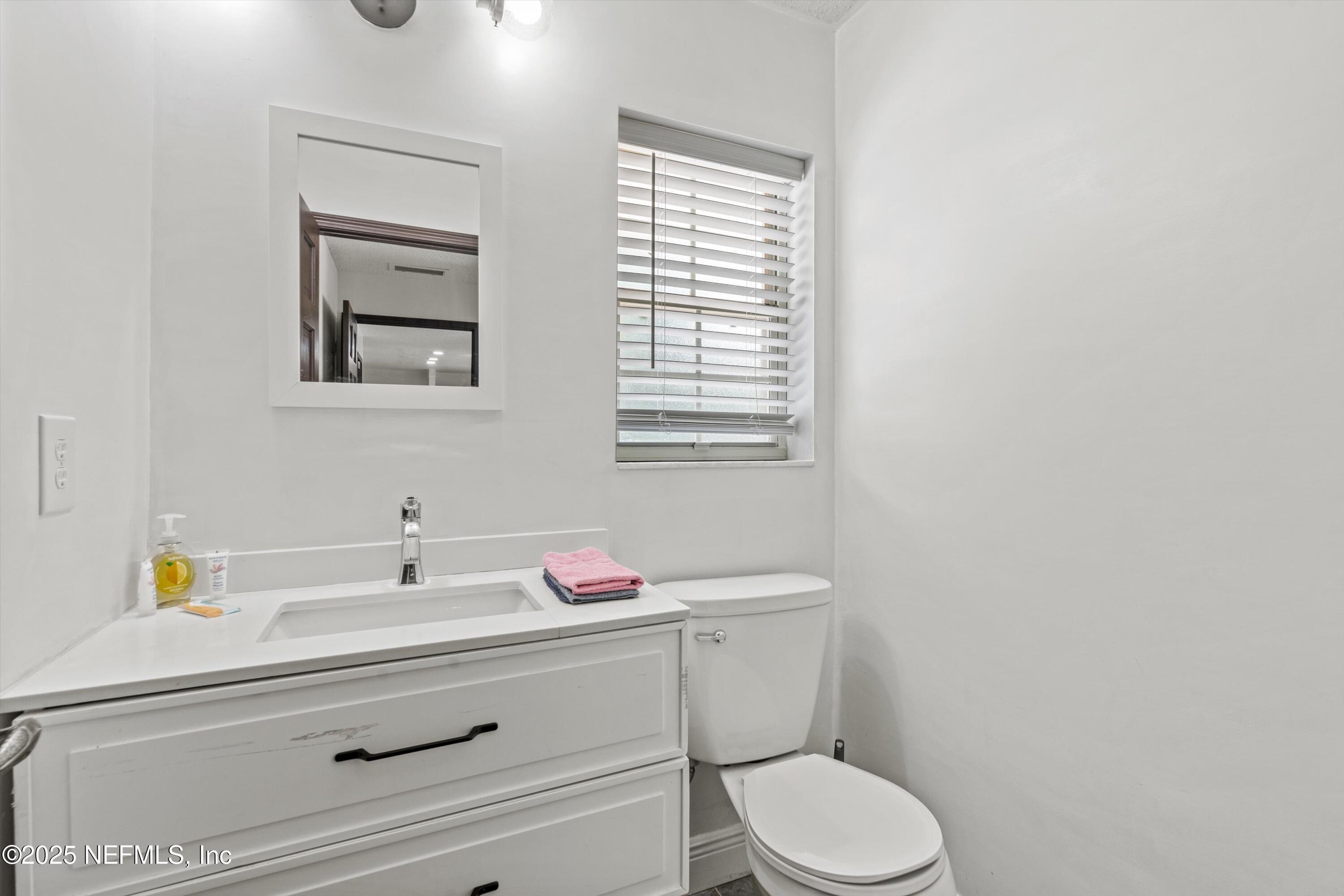 836 Mandalay Road Jacksonville, FL 32216 - Photo 11 of 41 19-Bathroom 1