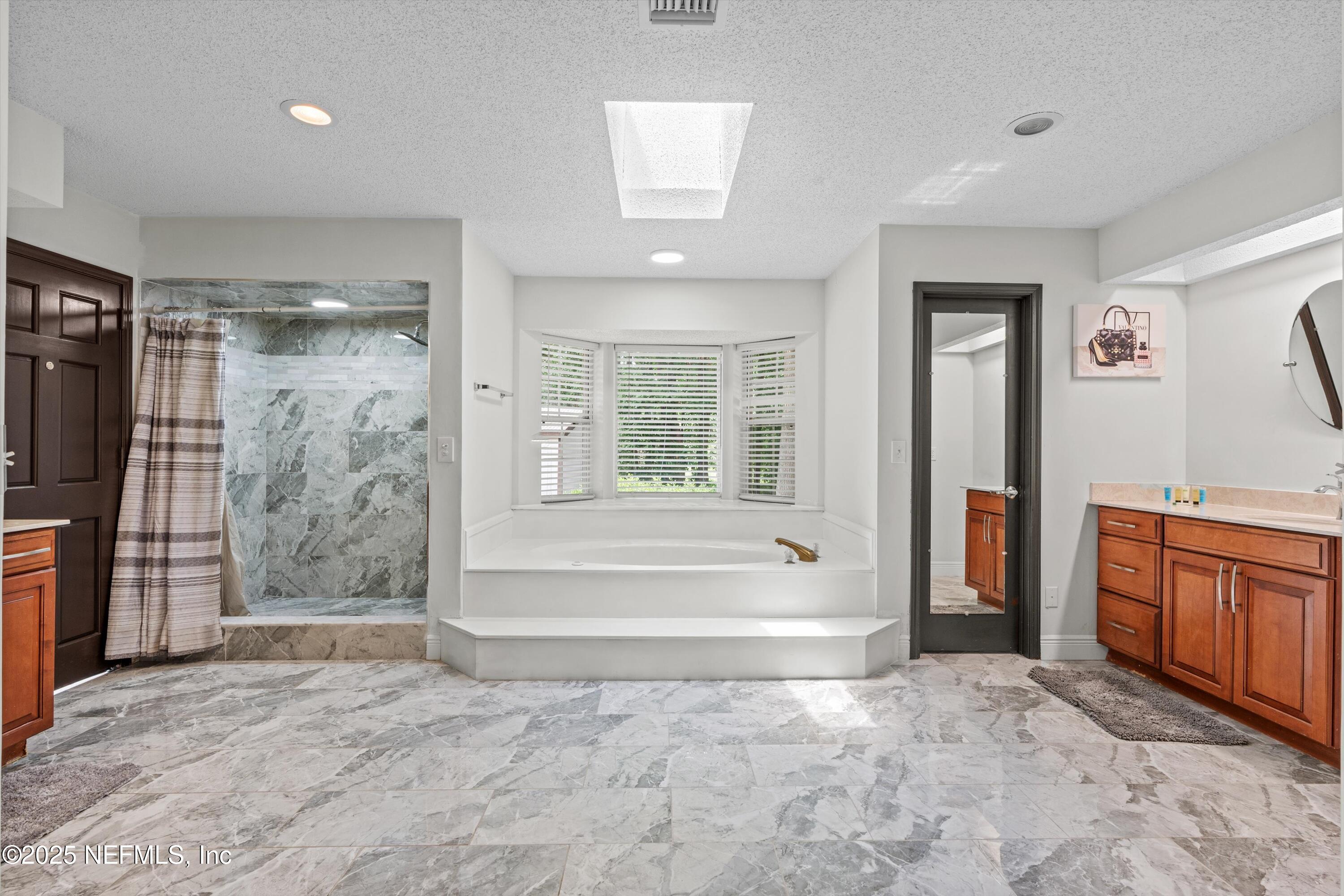 836 Mandalay Road Jacksonville, FL 32216 - Photo 23 of 41 28-Primary Bathroom