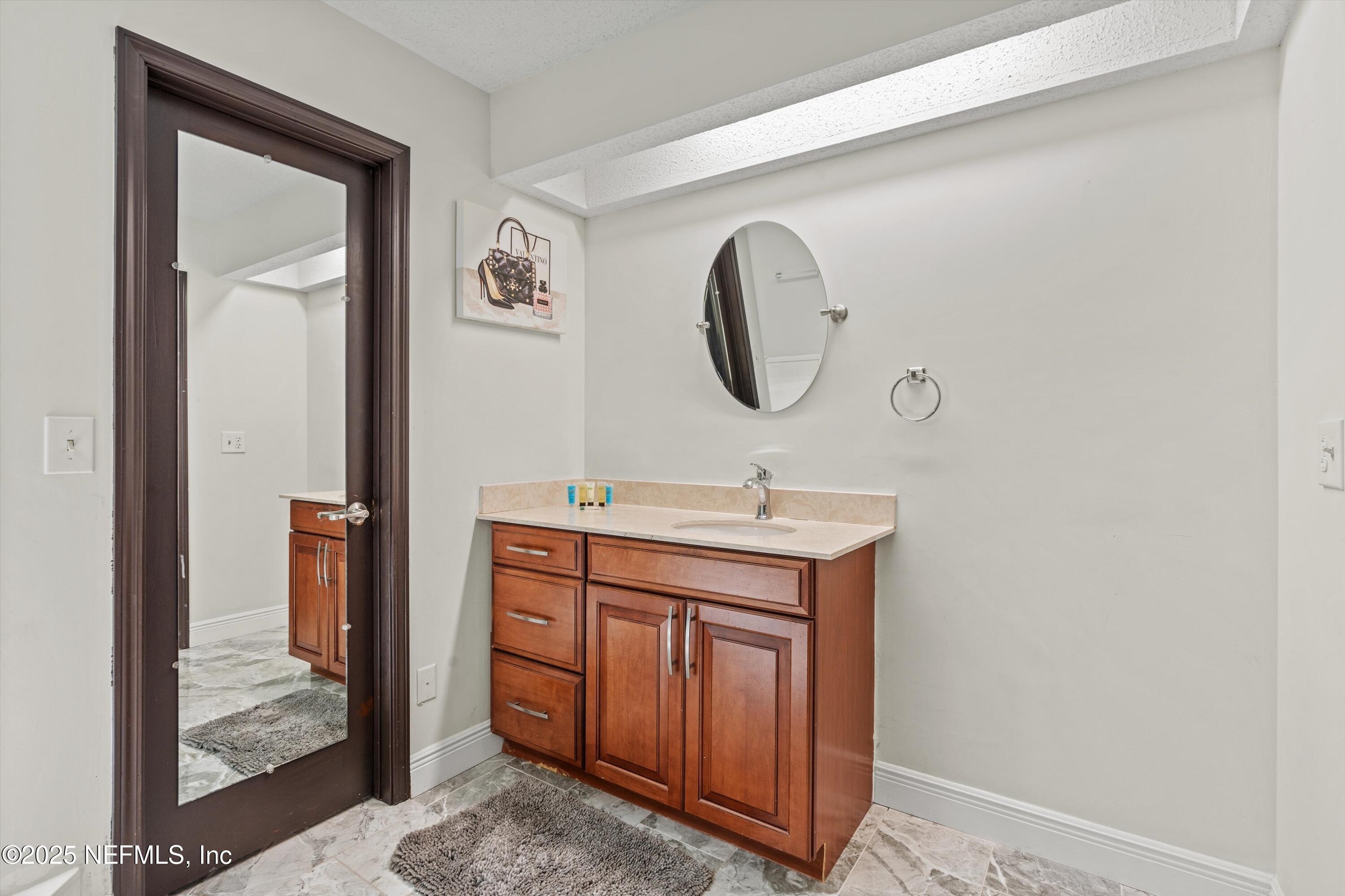 836 Mandalay Road Jacksonville, FL 32216 - Photo 24 of 41 29-Primary Bathroom