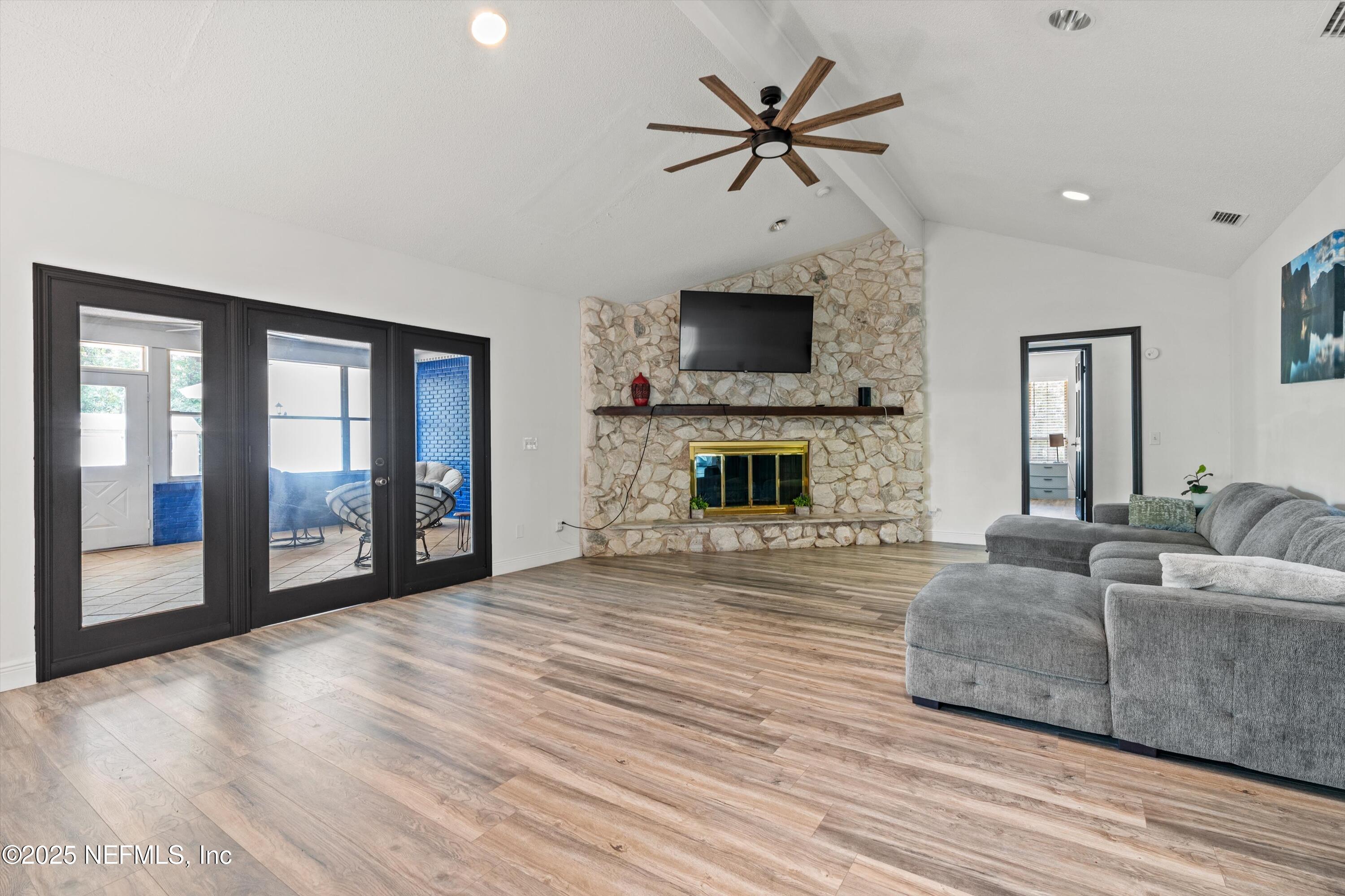 836 Mandalay Road Jacksonville, FL 32216 - Photo 4 of 41 11-Living Area