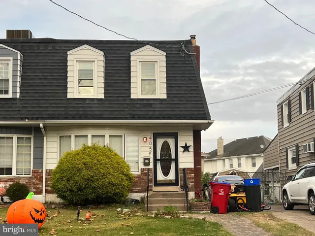 $2,500 | 405 W Circle, Bristol, PA 19007
