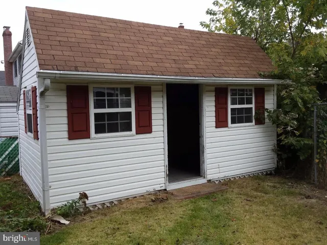 $2,500 | 405 W Circle, Bristol, PA 19007