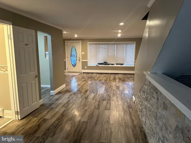 $2,500 | 405 W Circle, Bristol, PA 19007