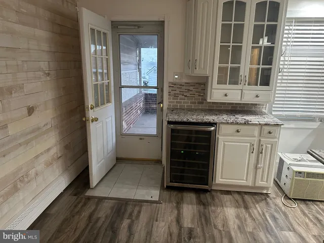 $2,500 | 405 W Circle, Bristol, PA 19007