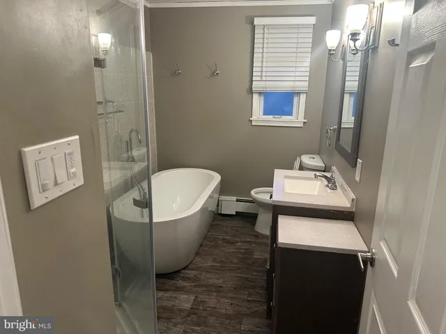 $2,500 | 405 W Circle, Bristol, PA 19007