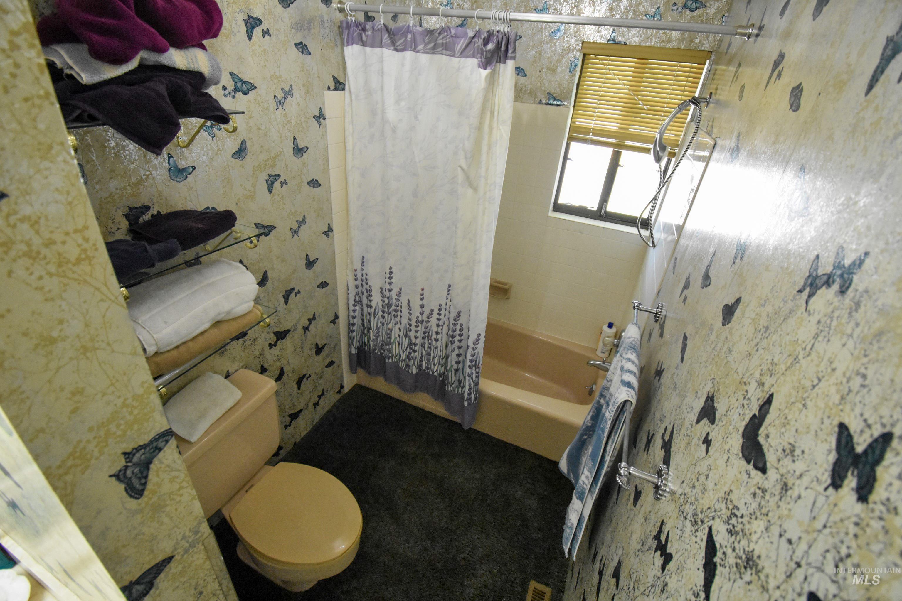 209 Harding Street Asotin, WA 99402 - Photo 11 of 29 Full bath with shower / tub combo with curtain and wallpapered walls