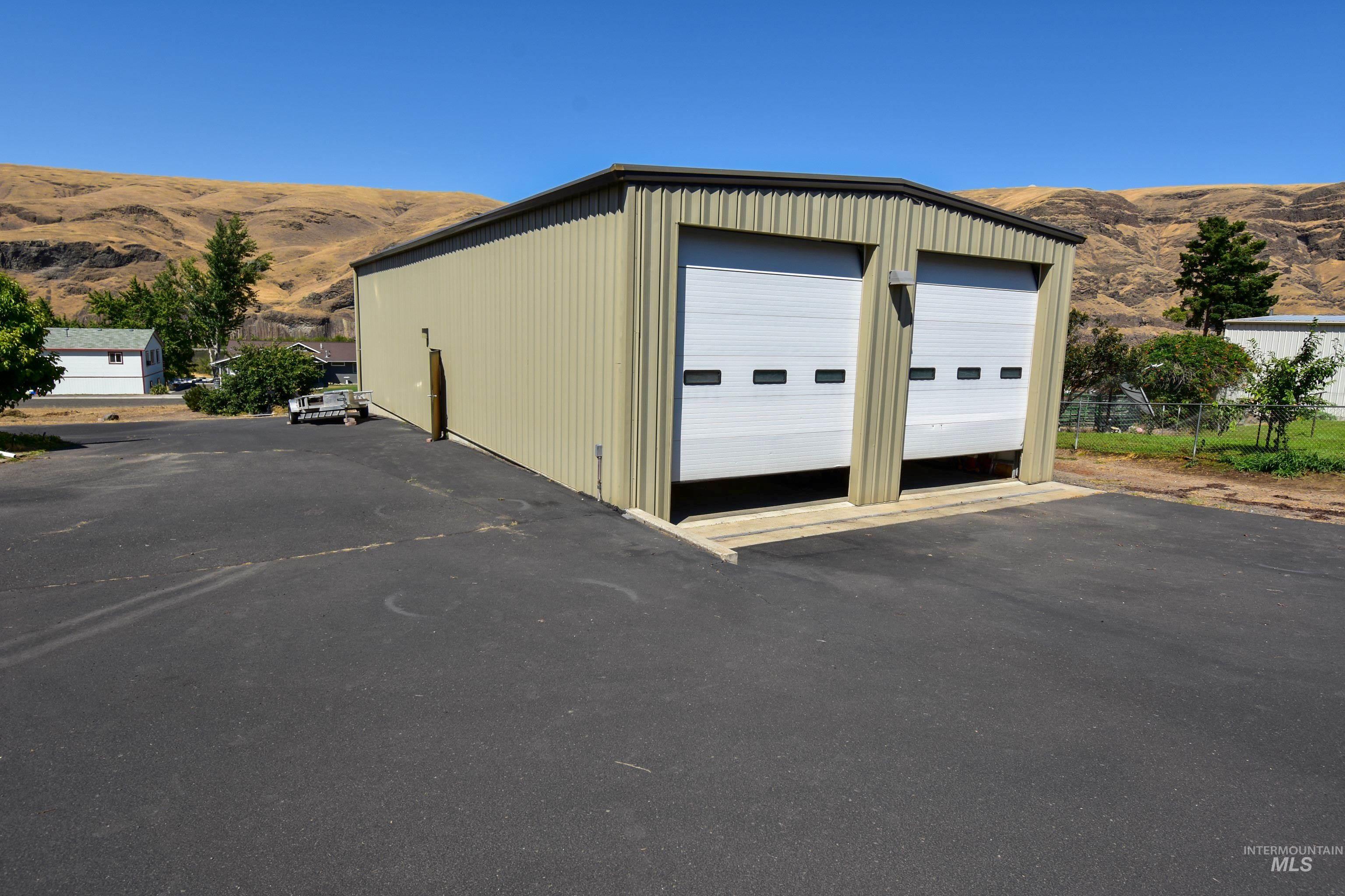 209 Harding Street Asotin, WA 99402 - Photo 20 of 29 Detached garage featuring a mountain view