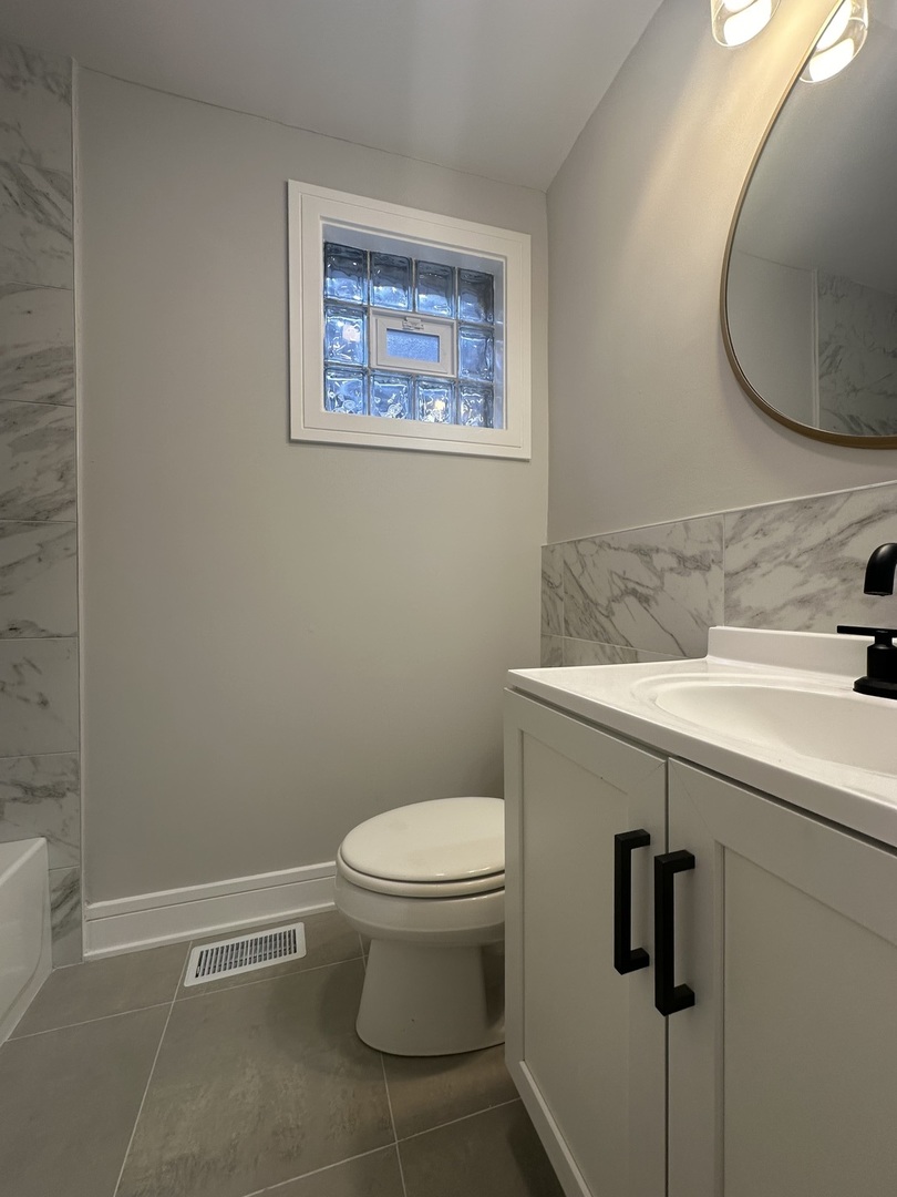 6329 South Racine Avenue Chicago, IL 60636 - Photo 11 of 12 Gallery Image 11