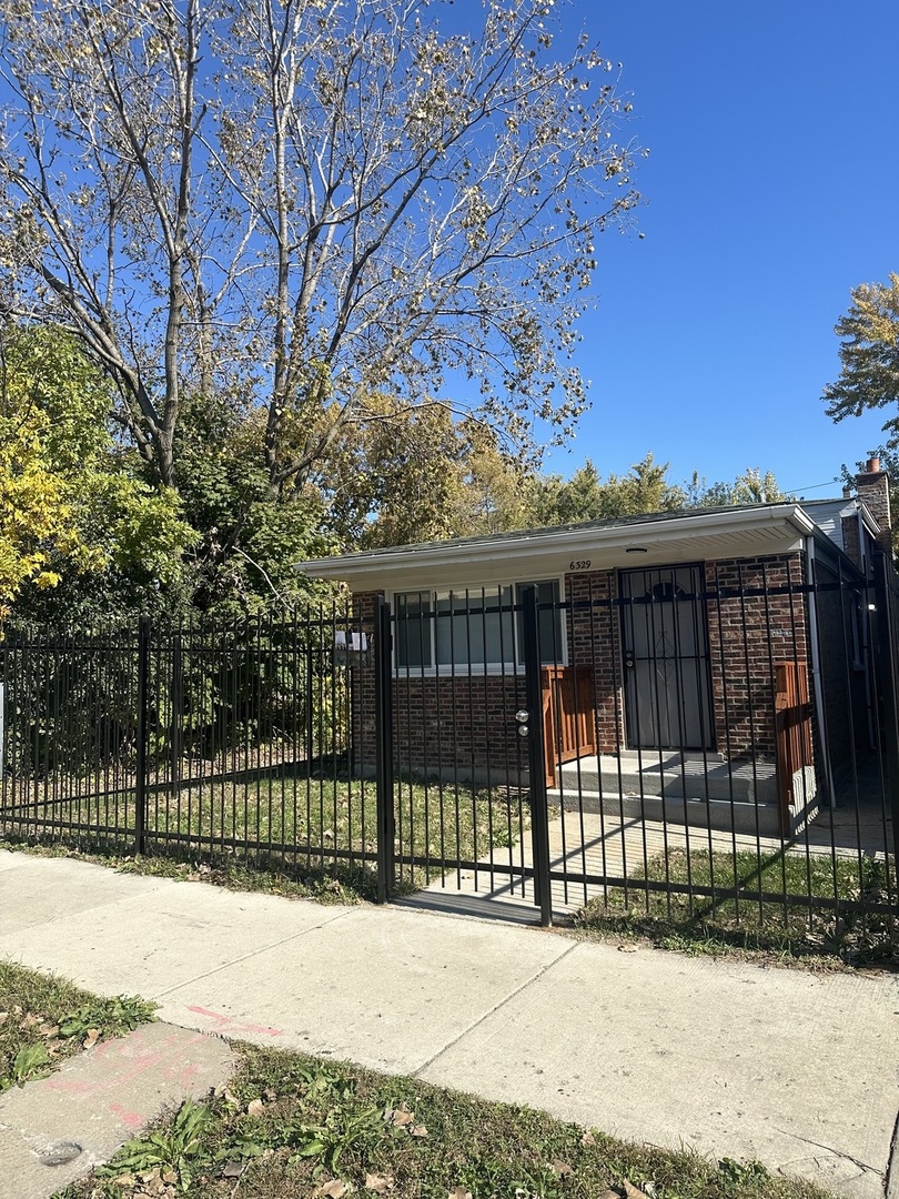 6329 South Racine Avenue Chicago, IL 60636 - Photo 2 of 12 Gallery Image 2