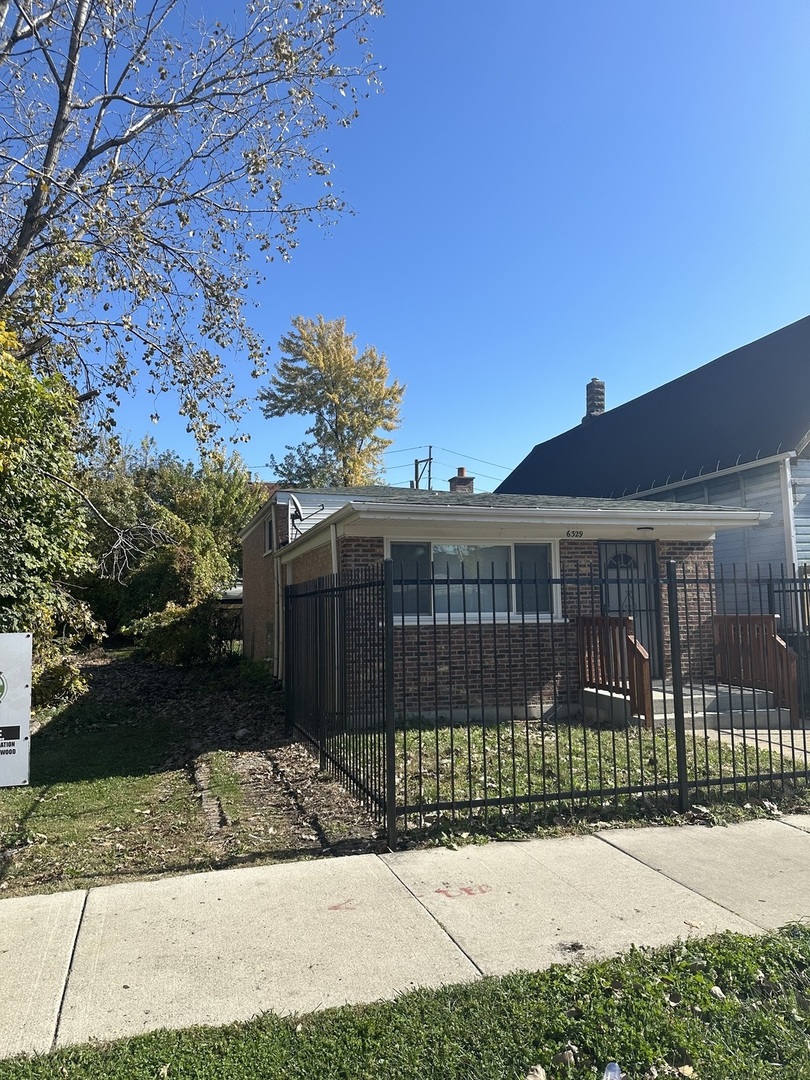 6329 South Racine Avenue Chicago, IL 60636 - Photo 3 of 12 Gallery Image 3