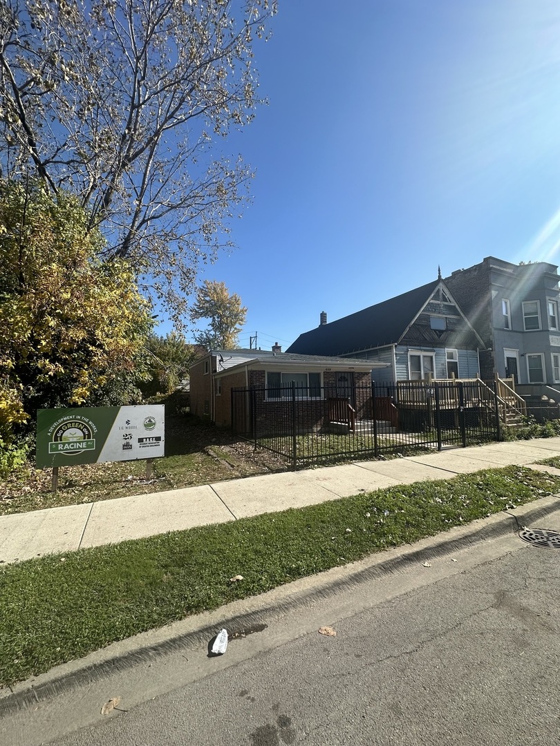 6329 South Racine Avenue Chicago, IL 60636 - Photo 4 of 12 Gallery Image 4
