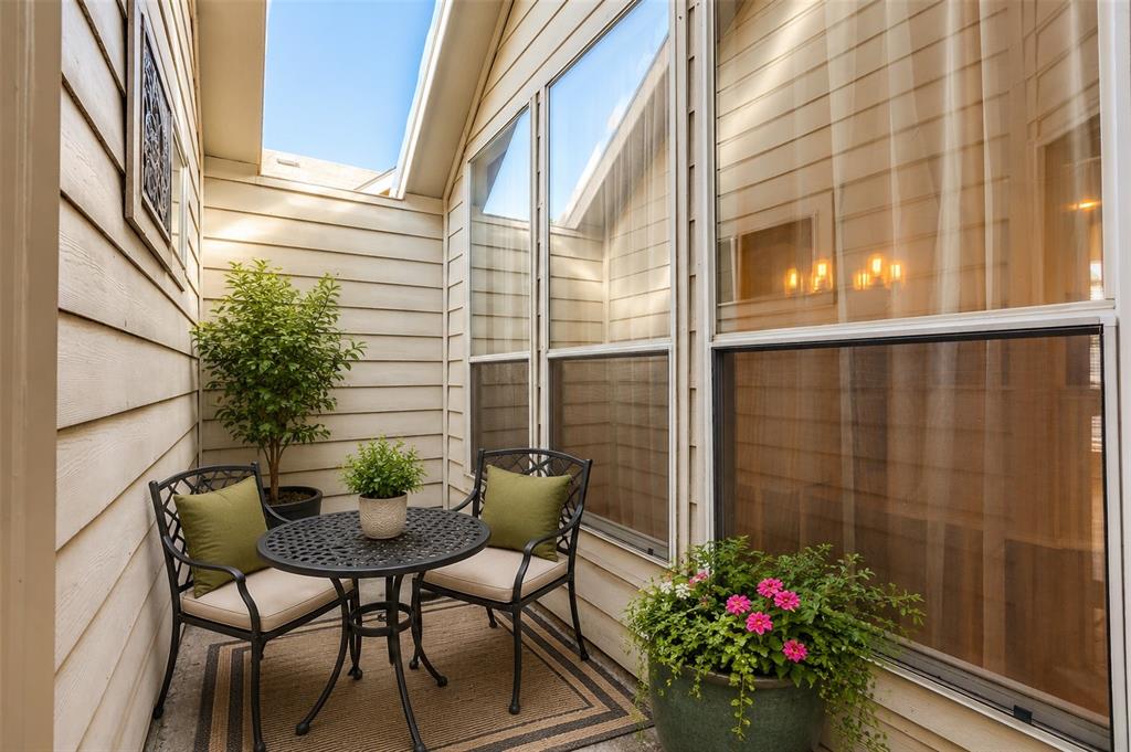 4527 Aspen Glen Road Plano, TX 75024 - Photo 11 of 13 Attrium/courtyard area