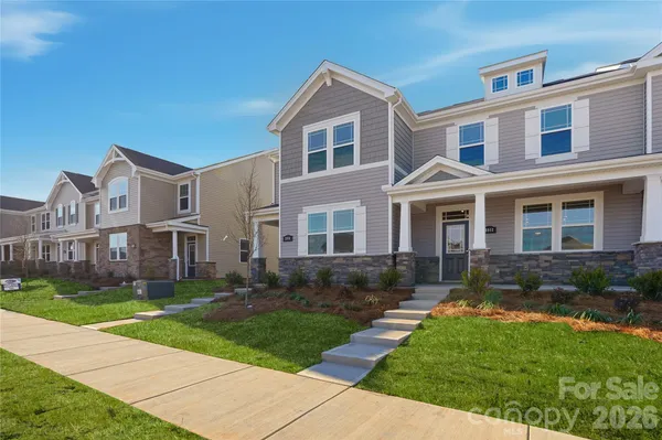$399,990 | 5205 Wyes Oak Lane, Charlotte, NC 28269